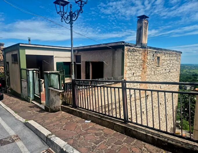 Casa con 7 locali in vendita in Via Casere, Pretoro