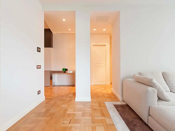 Appartamento monolocale in affitto in Via Montebello, Milano