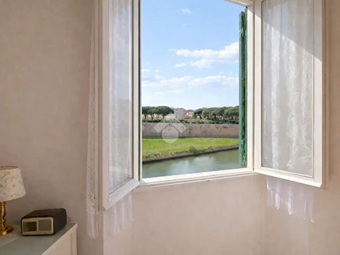 Appartamento con 6 locali in vendita in Via Scali delle Cantine, Livorno