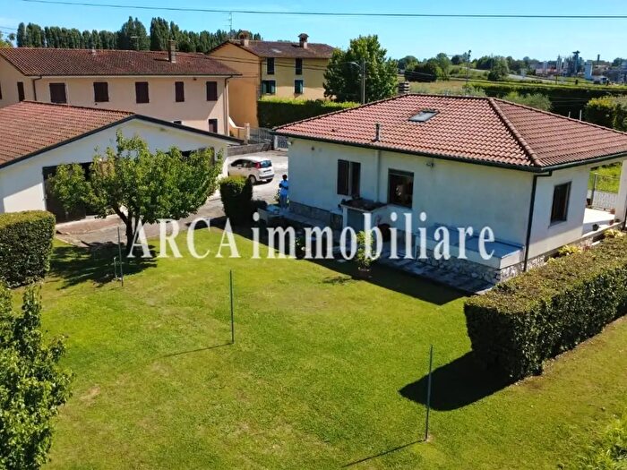 Casa quadrilocale in vendita in Pietrasanta