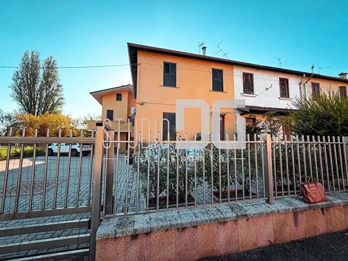 Casa quadrilocale in vendita in Via Martinelli, Cesano Maderno