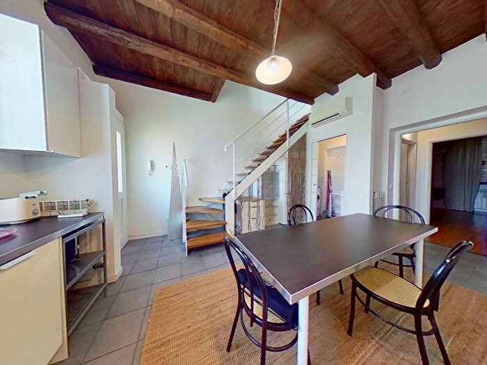 Appartamento trilocale in affitto in Alzaia Naviglio Grande, Navigli Darsena, Milano