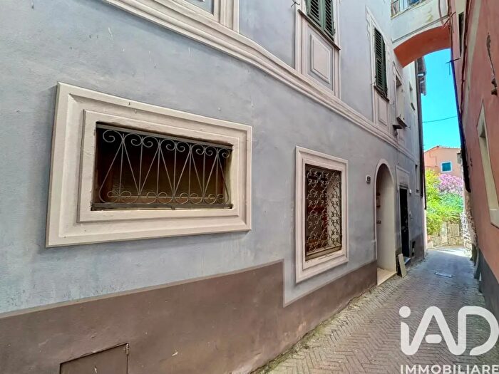Appartamento con 6 locali in vendita in Via T Tasso, Civezza