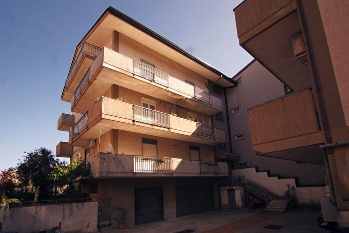 Appartamento quadrilocale in vendita in Via Alfio Cassisi, Piedimonte Etneo