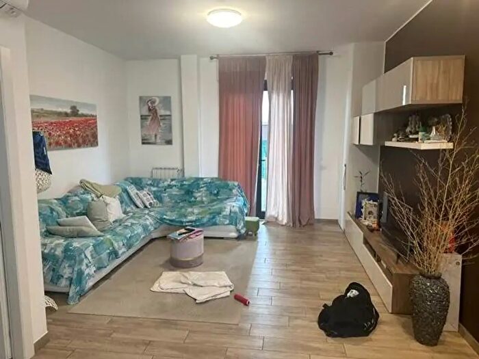 Appartamento trilocale in affitto in Via Cascina Venina, Assago