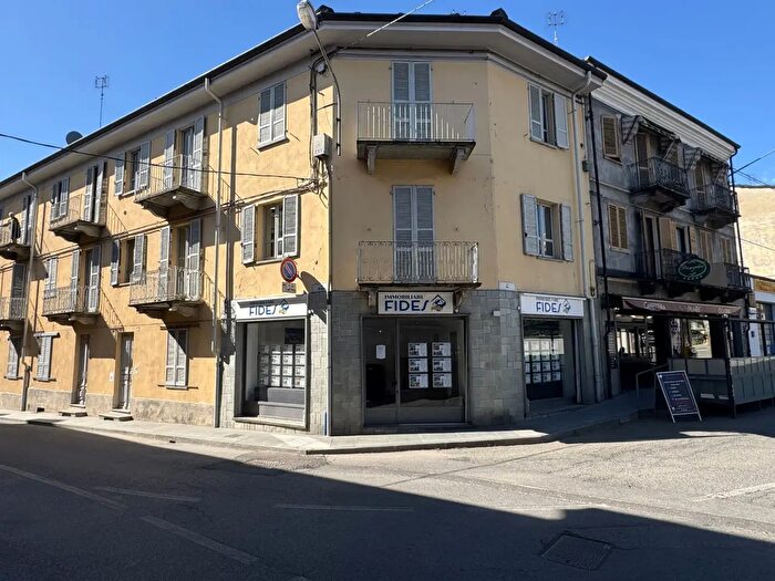 Appartamento con 5 locali in vendita in Via Roma, Paesana