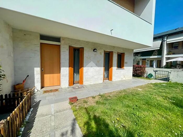 Appartamento trilocale in vendita in Via Europa, Giavera Del Montello