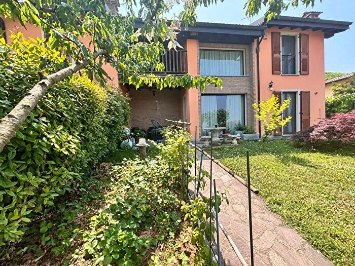 Casa con 5 locali in vendita in Torre Sacchetti, Stradella