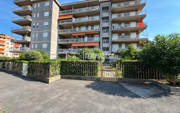 Appartamento trilocale in vendita in Via Rattalino, Andora