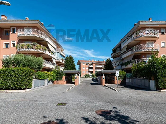 Appartamento quadrilocale in affitto in Via Vincenzo Marronaro, Roma