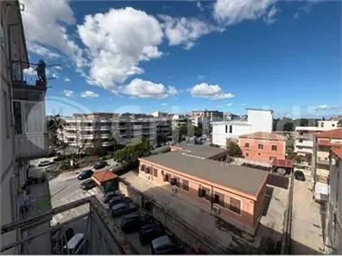 Appartamento quadrilocale in vendita in Via Necropoli Grotticelle, Siracusa