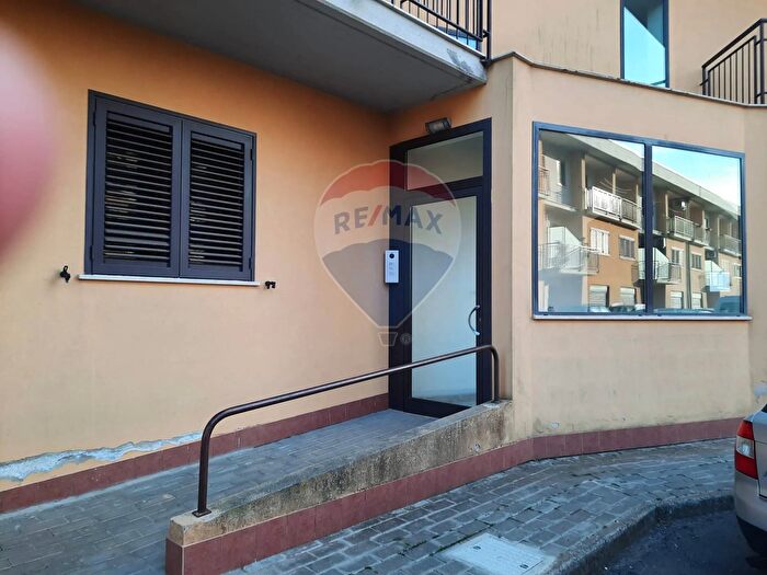 Appartamento trilocale in vendita in Via Carnevale, Caltagirone