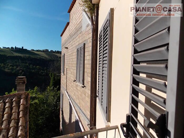 Casa con 14 locali in vendita in Borgo Giacomo Leopardi, Offida