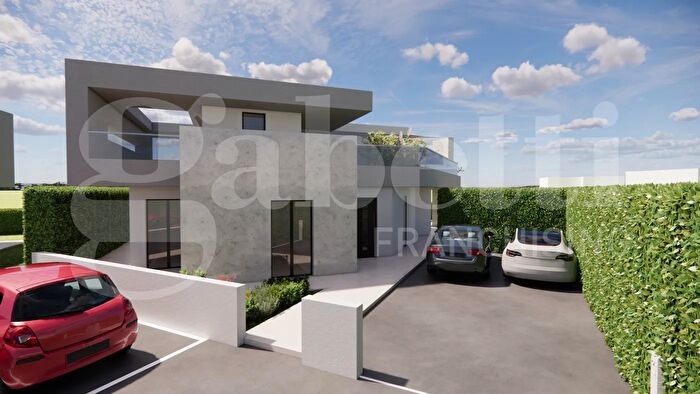 Casa con 5 locali in vendita in Via Kennedy Snc, Marino