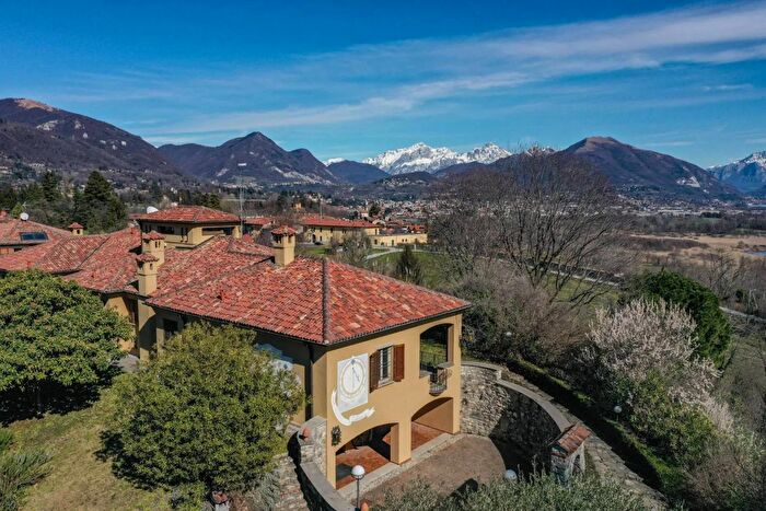 Casa con 15 locali in vendita in Via ai Ronchi Albavilla, Albavilla