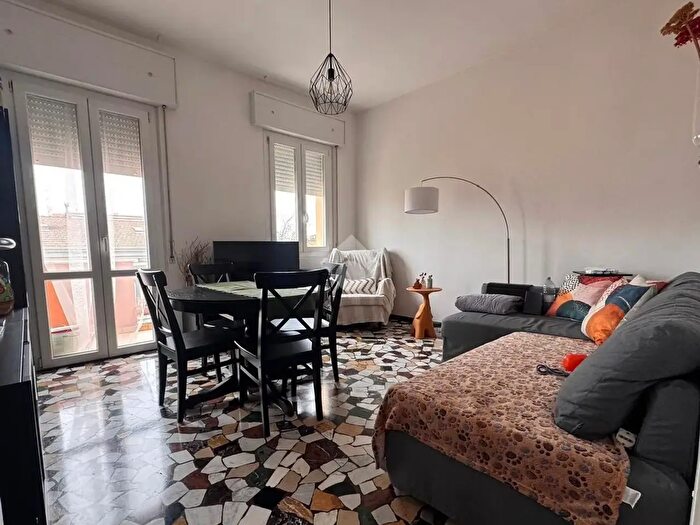 Appartamento trilocale in vendita in Via Riva del Garda, Modena