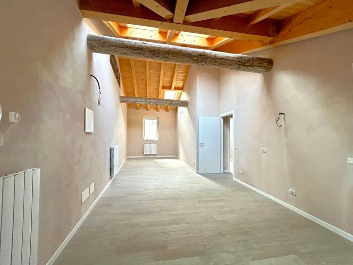 Appartamento bilocale in vendita in Via della Madonna Vimercate, Vimercate