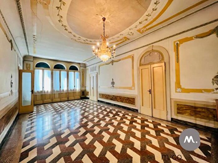 Casa con 6 locali in vendita in Via Colonna, Pordenone