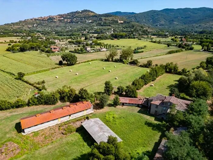 Casa con 6 locali in vendita in Case Sparse Cortona, Cortona