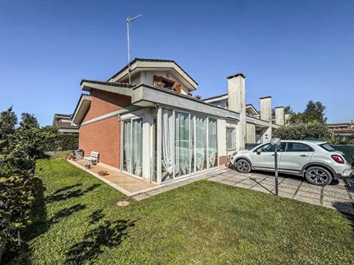 Casa quadrilocale in vendita in Viale di Colle Romito, Ardea