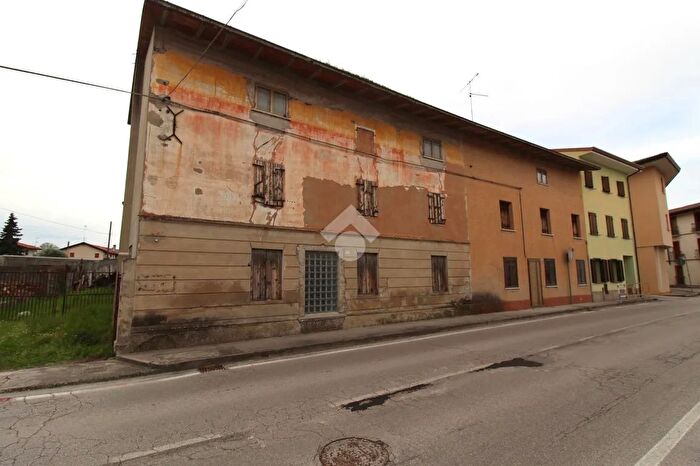 Casa con 14 locali in vendita in Via Divisione Julia, Ronchis