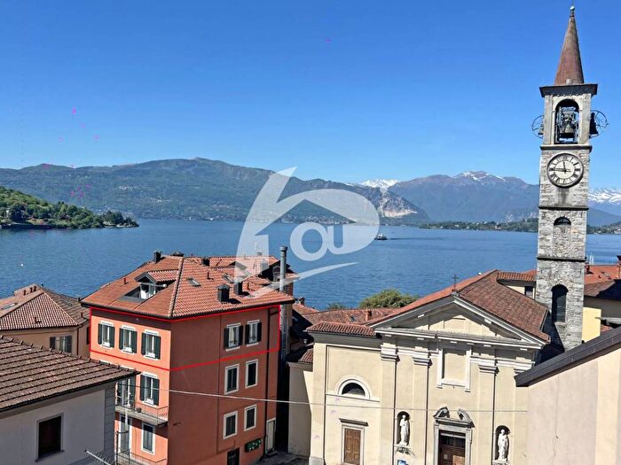 Appartamento trilocale in affitto in Via Roma, Laveno, LavenoMombello