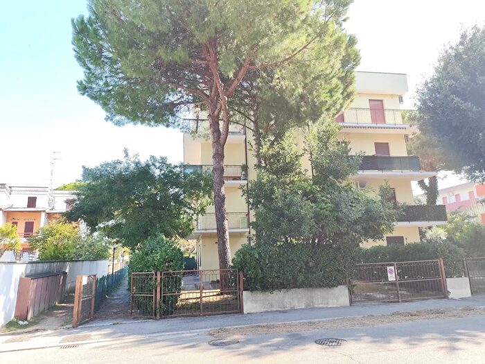 Appartamento trilocale in vendita in Viale Marco Valerio Marziale, Ravenna