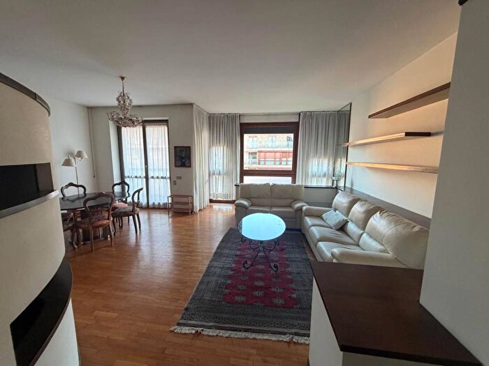 Appartamento con 5 locali in affitto in Corso Lodi, Lodi Brenta, Milano