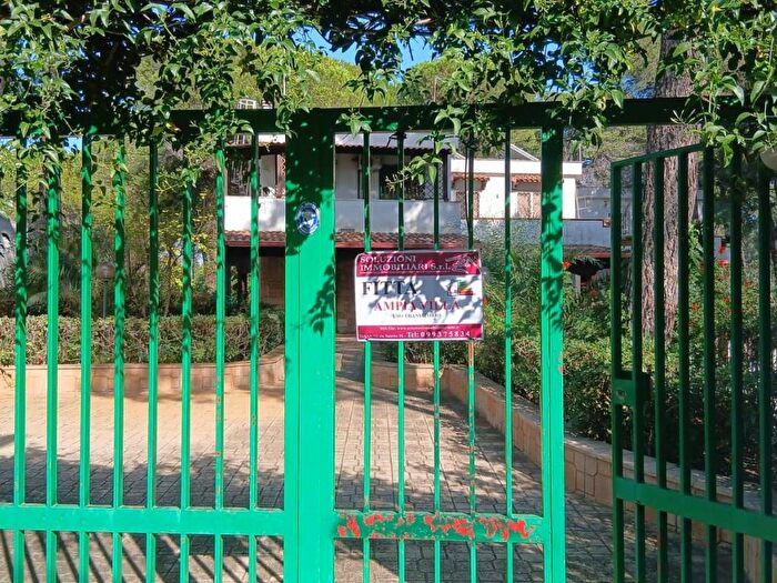 Casa quadrilocale in affitto in Via Walter Schirra, Castellaneta Marina, Castellaneta