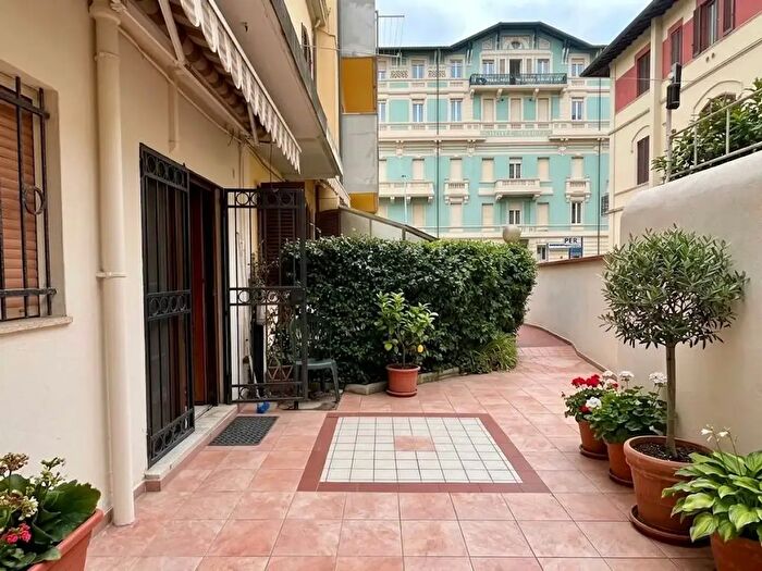 Casa con 6 locali in vendita in Via Giuseppe Giusti, Viareggio