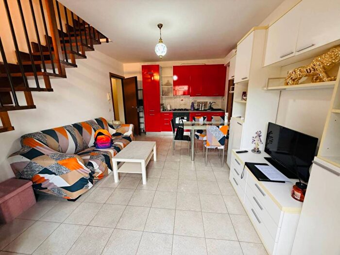 Appartamento trilocale in affitto in Via del Curato, Cento Paese, Cento