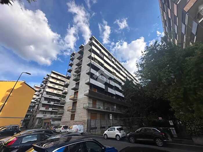 Appartamento trilocale in vendita in Via Adeodato Ressi, Milano