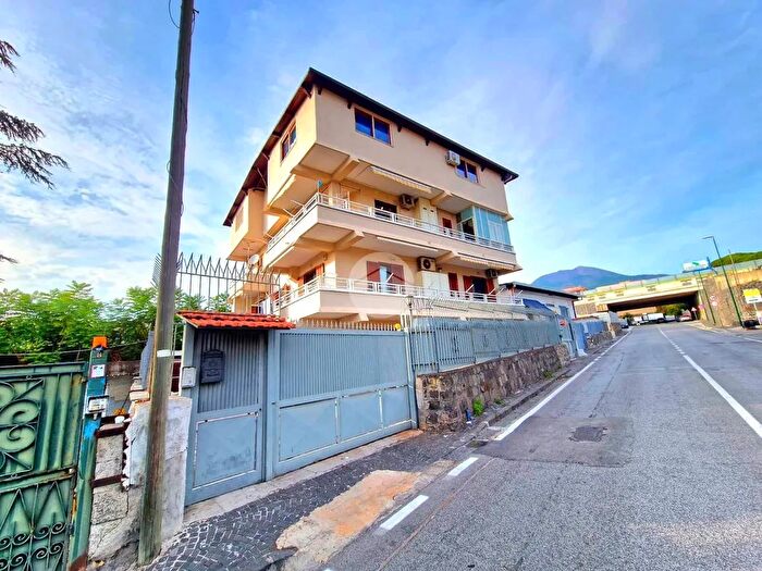 Appartamento trilocale in vendita in Via Giovanni XXIII, Torre Del Greco