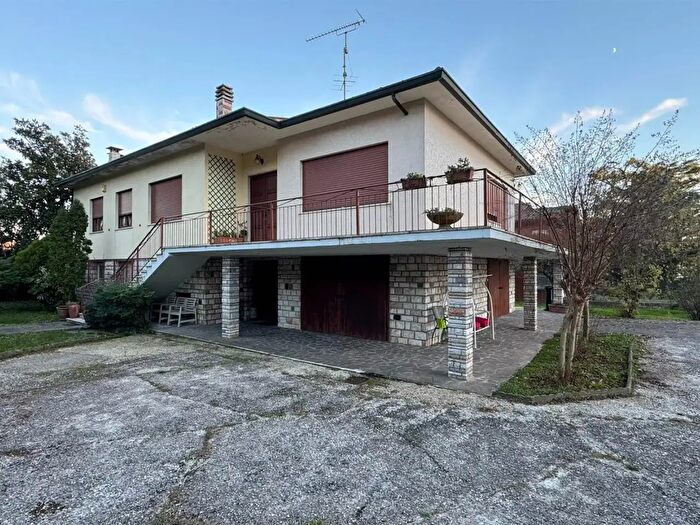 Appartamento con 11 locali in vendita in Via, Orgiano