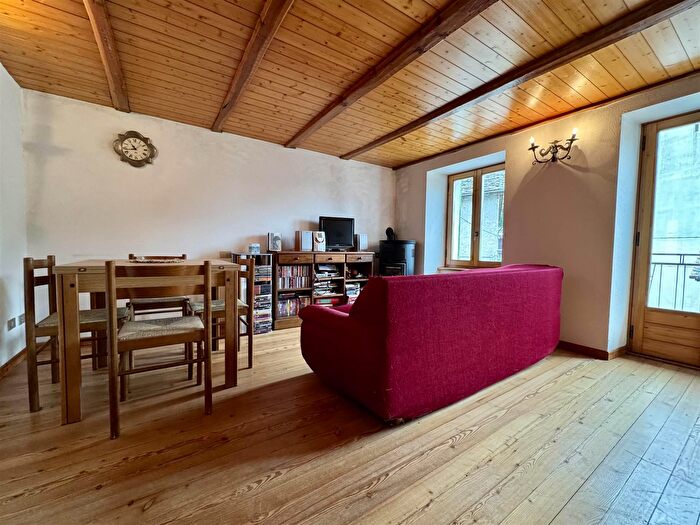 Appartamento quadrilocale in vendita in Via Calzaferri, Madesimo