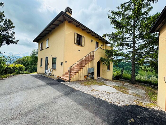 Casa con 5 locali in vendita in Via Barcone, Gualdo Tadino