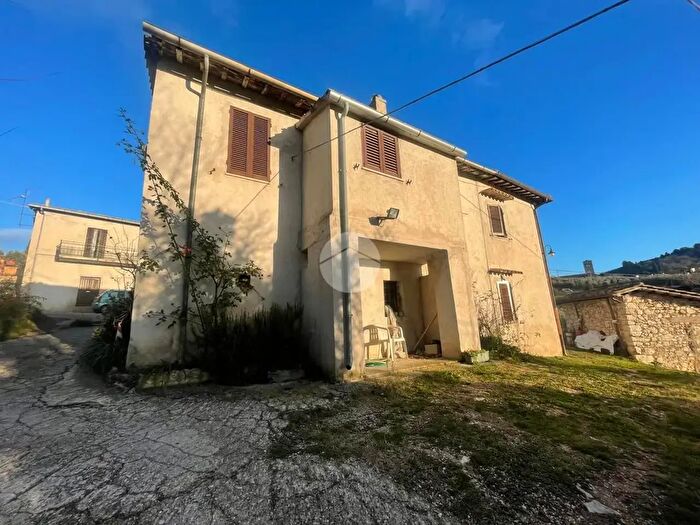Casa bilocale in vendita in Piscine di Capriano, Terni