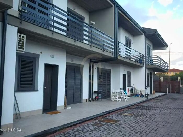 Casa quadrilocale in vendita in Trecastagni
