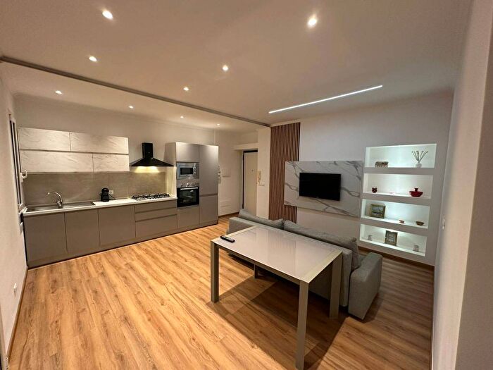 Appartamento trilocale in affitto in Via Meriello, Porto Maurizio, Imperia