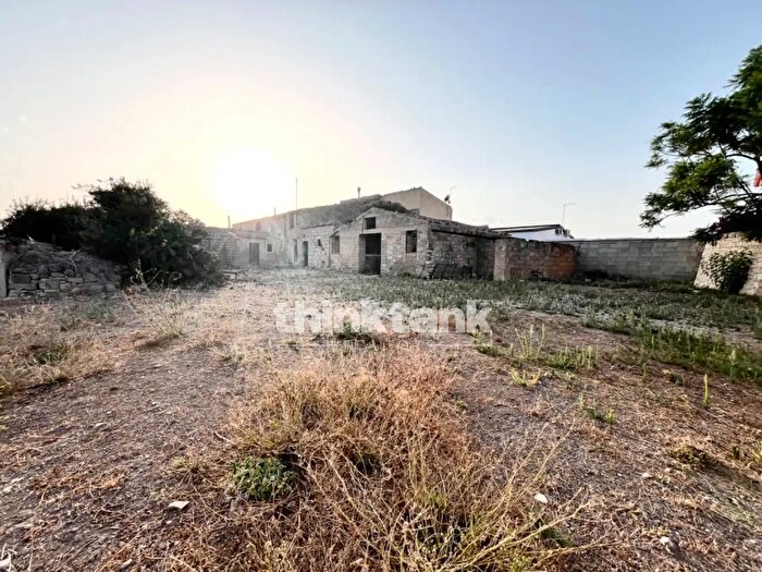 Casa con 9 locali in vendita in Contrada Maulli, Ragusa