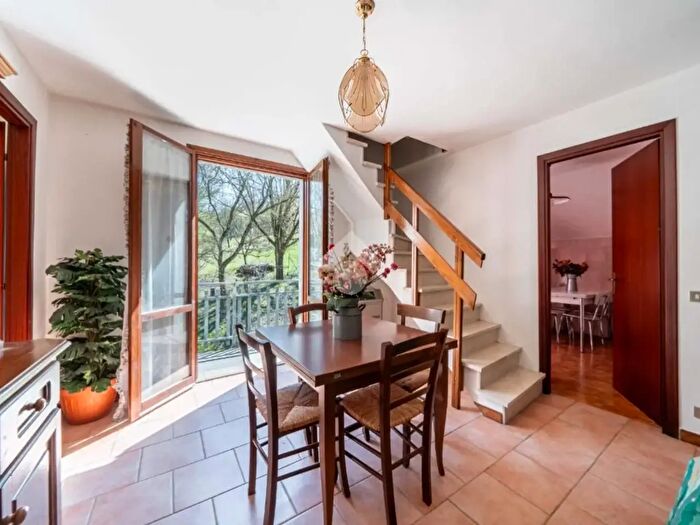 Appartamento trilocale in vendita in Giaretta Ienza, Canossa