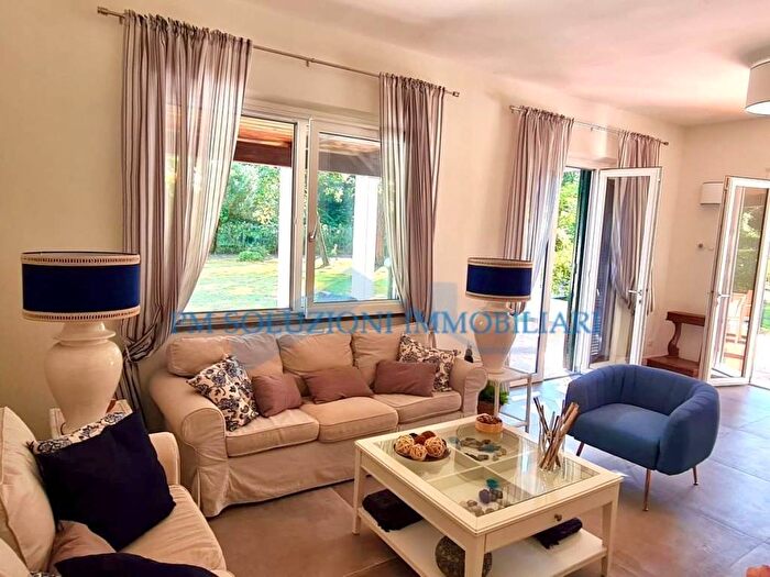 Casa con 6 locali in affitto in Viale Ammiraglio Morin, Pietrasanta