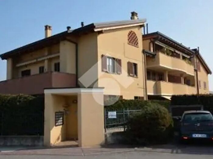 Appartamento bilocale in affitto in Via della Valle, Ronco Briantino
