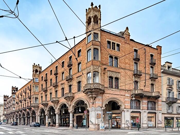 Appartamento con 5 locali in vendita in Via Pietro Micca, Torino