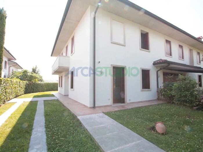 Casa quadrilocale in affitto in Vuia Capitello, Bolzano Vicentino