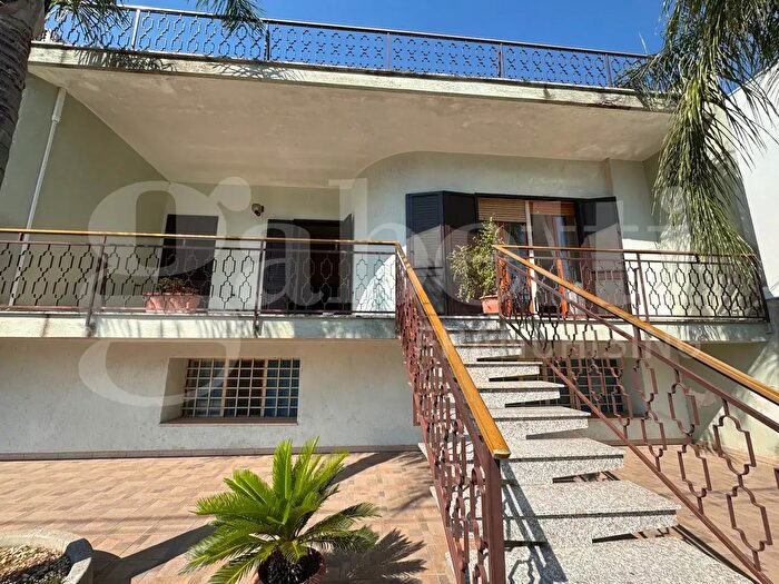 Casa con 8 locali in vendita in Via Ascanio Grandi, Melissano
