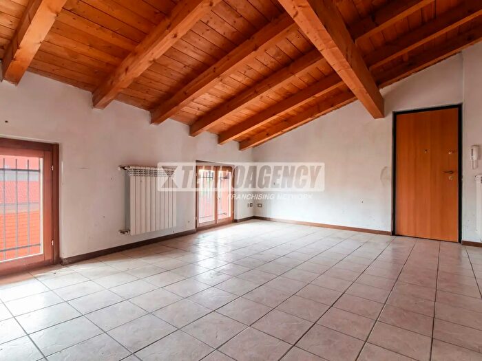 Appartamento trilocale in vendita in Via Giuseppe Garibaldi, Cislago