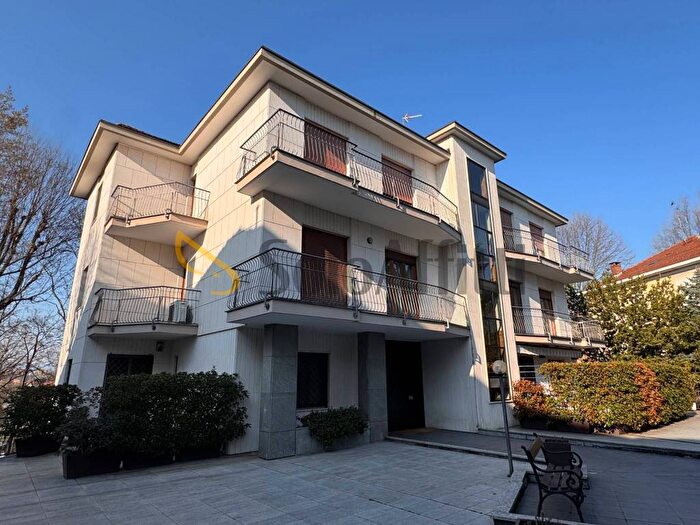 Appartamento con 6 locali in affitto in Via Angelo Sismonda, Parella, Torino