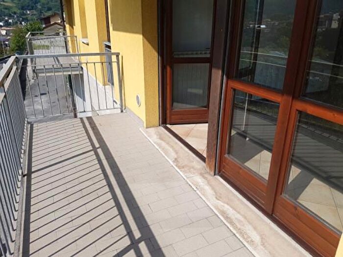 Appartamento bilocale in vendita in Via Ugo Foscolo, Gandino