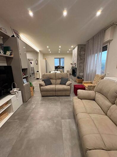 Appartamento con 5 locali in affitto in Via II Giugno a Certaldo Firenze, Certaldo